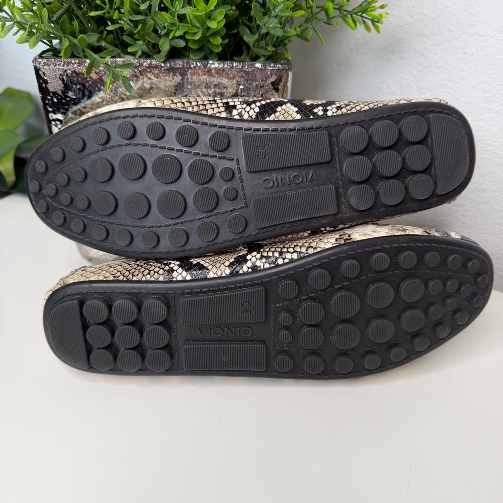 Vionic Ashby Loafers Grey Snakeskin Embossed Leather Driving Moccasins Size 9 - Picture 8 of 9